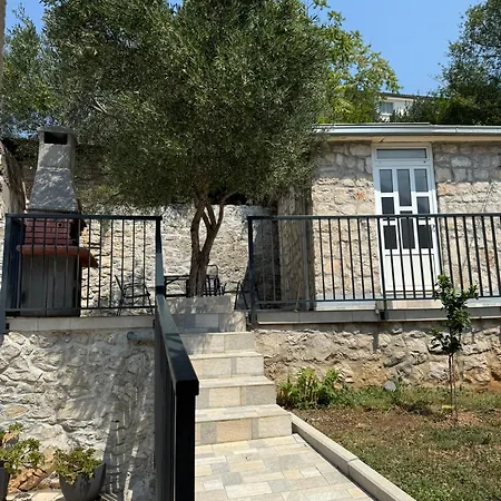 別荘 Vidovic -lara