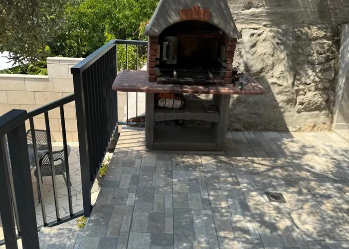 別荘 Vidovic -lara トゥルパニ